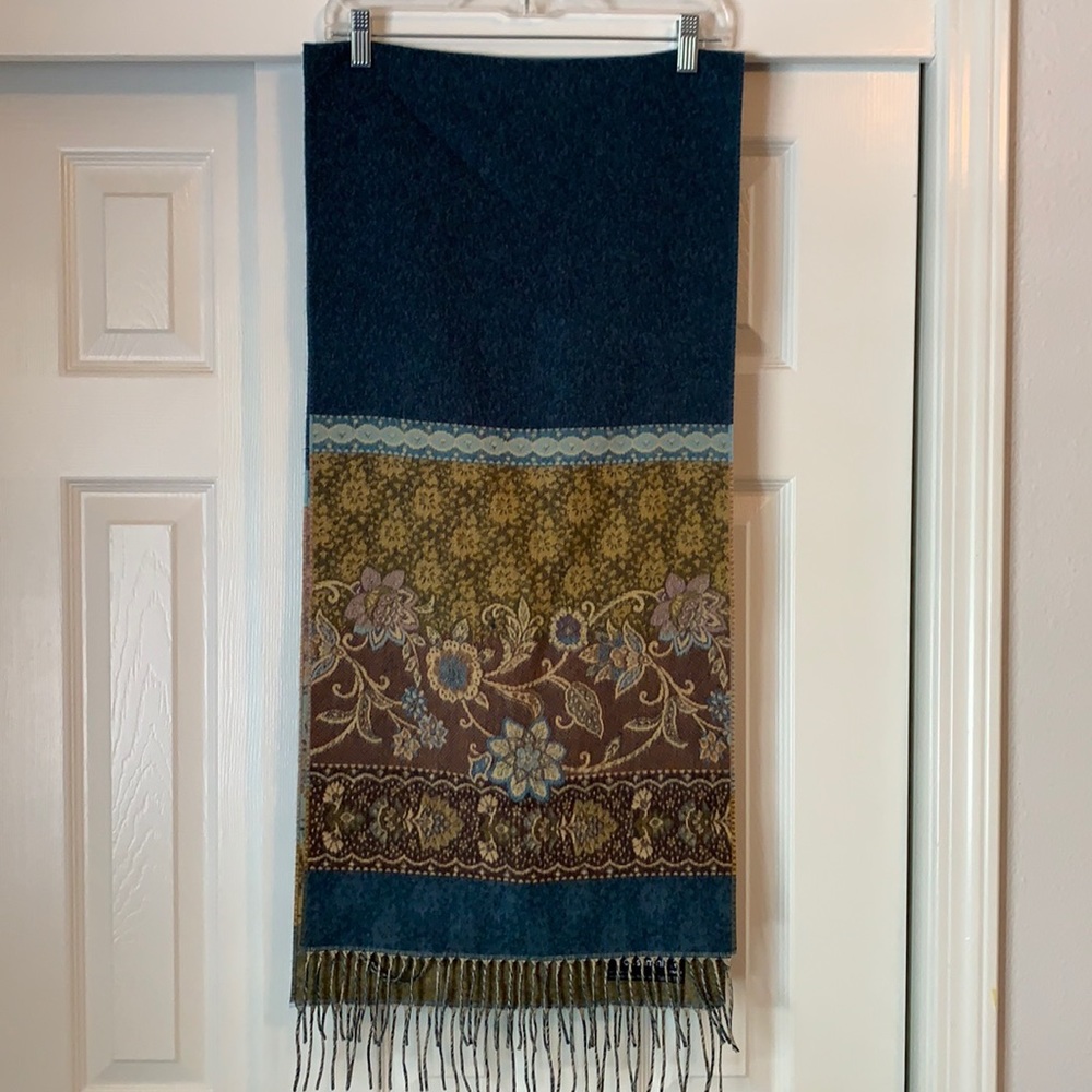Women’s German scarf